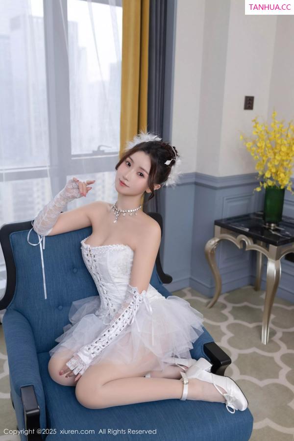   [XiuRen]高清写真图 2025.04.16 No.10161 杏子Yada 白色连衣短第33张图片
